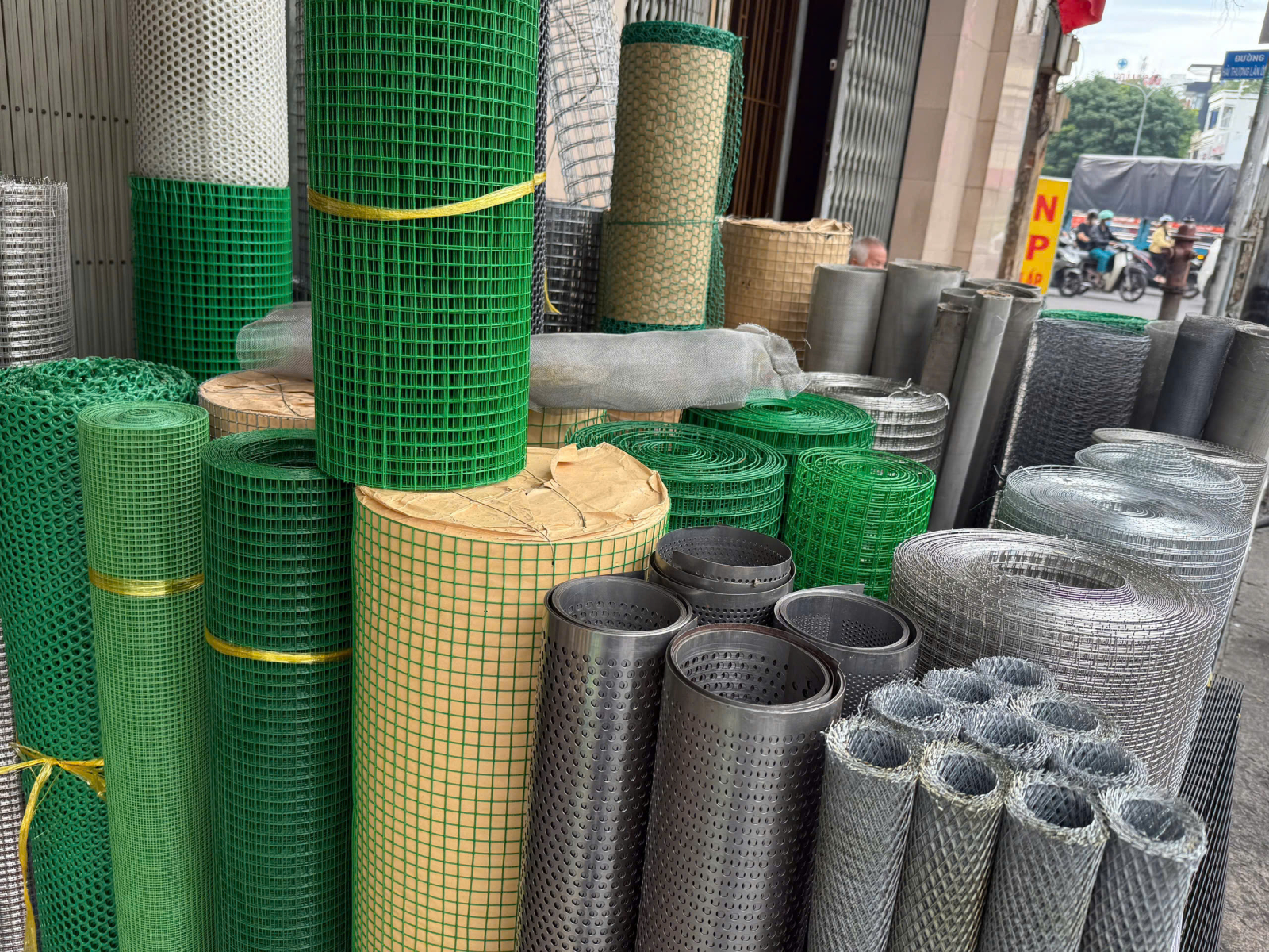 Dịch vụ Lắp đặt & Sửa chữa Cửa cuốn Chuyên nghiệp