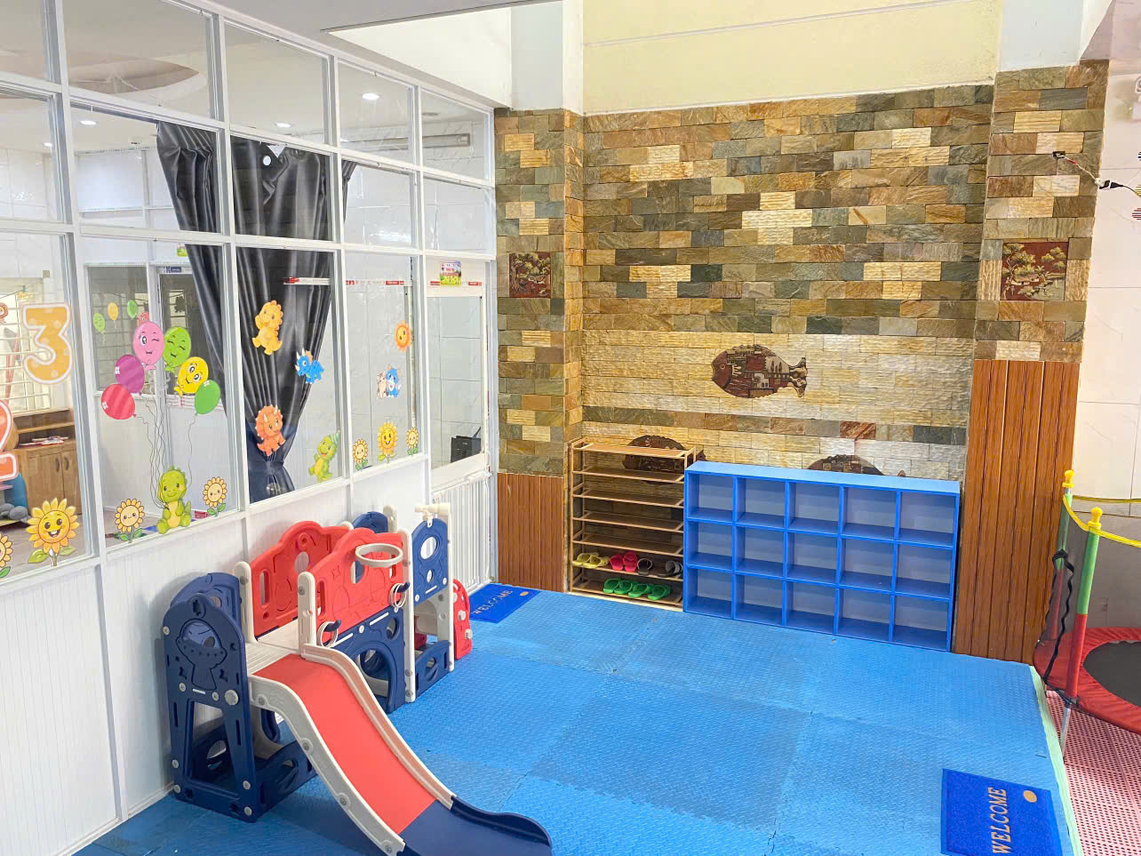 Chăm sóc bé 6–12 tháng tại nhà trẻ cần lưu ý gì?